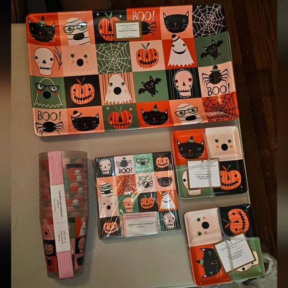 cupcakes & cashmere Other - Cupcakes and cashmere complete Halloween serving set